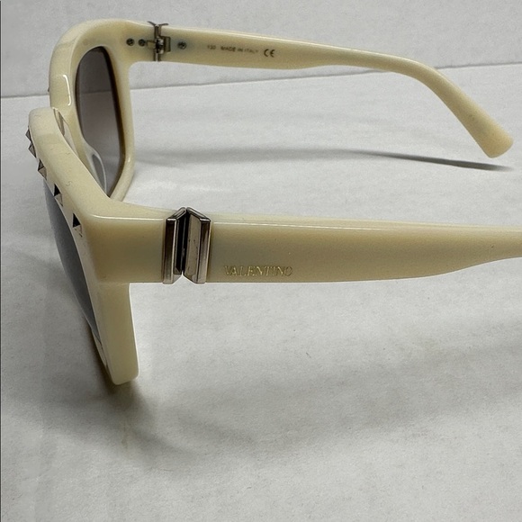 Valentino Garavani Rockstud Sunglasses Gradient Lenses Studded Glasses White main image 5